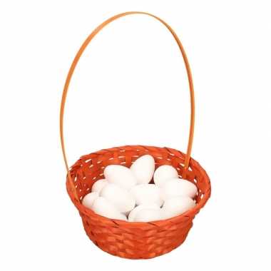 Oranje paasmandje met witte piepschuim eieren 23cm